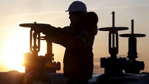 سعودی اور روس تیل کی پیداوار کو کم کرنے پر متفق